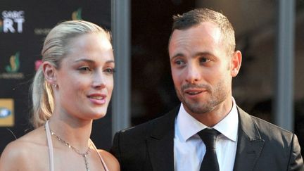 L'athlète sud-africain Oscar Pistorius et le mannequin Reeva Steenkamp, le 4 novembre 2012 
 (LUCKY NXUMALO / AFP)