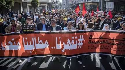 Manifestation à Casablanca à l'appel du Front social marocain, un nouveau collectif regroupant des partis de gauche, des organisations syndicales et des associations.&nbsp; (FADEL SENNA / AFP)