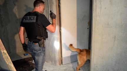 L'enquête et les fouilles se poursuivent dans le quartier des Grésilles à Dijon après les violences des 12, 13 et 14 juin (photo d'illustration, 19 juin 2020). (ALIX BERTHIER / AFP)