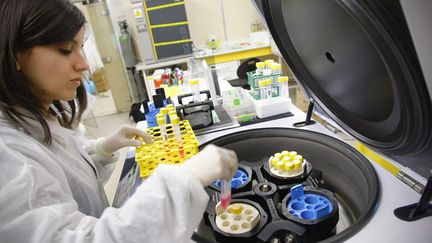  (© IP3 PRESS/MAXPPP - Un laboratoire qui travaille sur le traitement des pathologies grâce aux nanotechnologies.)