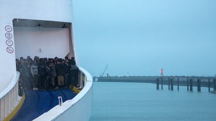 &nbsp; (Après la manifestation de soutien aux réfugiés, une centaine de manifestants avaient pénétré dans la zone d’embarquement des ferries © MaxPPP)