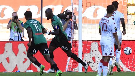 La joie du Lensois Seko Fofana après son pénalty victorieux contre l'AS Monaco, lors de la 3e journée de Ligue 1, le 20 août 2022, au stade Louis-II.&nbsp; (VALERY HACHE / AFP)