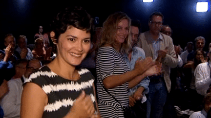 Le public du Festival d'Angoulême debout pour applaudir l'équipe du film "Casse-tête chinois" de Cédric Klapisch
 (France 3 Culturebox)