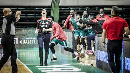 Liz Mills, l'entraîneur de la sélection masculine de basket du Kenya, lors du match contre l'Angola le 20 février dernier à Yaoundé (Cameroun) lors des qualifications pour l'Afrobasket 2021