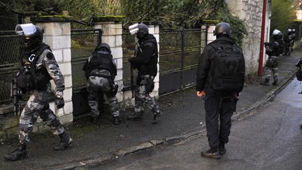 Le GIGN traque les deux tueurs présumés, à Corcy (Aisne) le 8 janvier.
 (François Lo Presti / AFP)