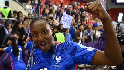 L'attaquant française Kadidiatou Diani après la victoire des Bleus face aux Pays-Bas en quarts de finale de l'Euro 2022, le 23 juillet à Rotherham.&nbsp; (FRANCK FIFE / AFP)