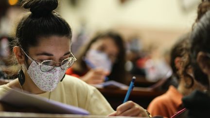 Des étudiants en faculté de médecine à Nantes, le 24 septembre 2020. Photo d'illustration. (ROMAIN BOULANGER / MAXPPP)