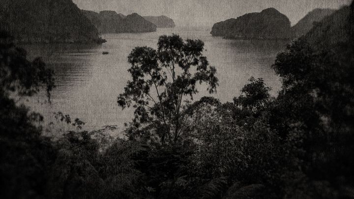 Photographie extraite de "L’odeur de la nuit était celle du jasmin" Ouvrage dedié à une Indochine mythifiée ((c) FLORE, courtesy galerie Clémentine de la Féronnière)