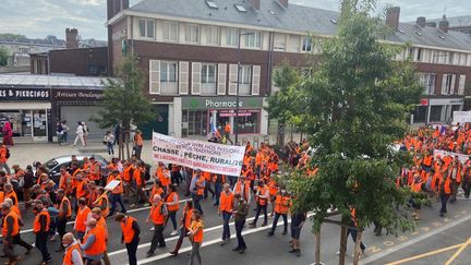 La manifestation de chasseurs à Amiens (Picardie), le 18 septembre 2021. (CLAUDIA CALMEL / RADIO FRANCE)