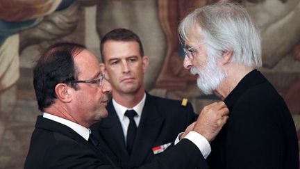 François Hollande décore Michael Haneke, le 14/10/2012
 (CHRISTOPHE ENA. AFP)