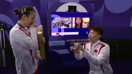 Le monde s’est donné rendez-vous à Paris pour ces Jeux olympiques. Ville de l’amour dans tous les esprits, les demandes en mariage se succèdent depuis l’ouverture de l’événement.