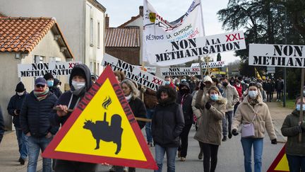 Des manifestants se réunissent pour protester contre l'installation de méga méthaniseurs, le 13 février 2021, à&nbsp;Corcoué-sur-Logne (Loire-Atlantique).&nbsp; (MAXPPP)