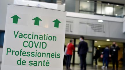 Le centre de vaccination du personnel du CHU de Saint-Etienne (Loire), dont deux agents des cuisines non vaccinés ont été réintégrés après une décision de justice. (MAXPPP)