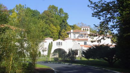 L'hôtel le château de Brindos à Anglet (Pyrénées-Atlantiques), fermé depuis près d'un an, a appartenu à l'ancien rugbyman Serge Blanco. (DANIEL VELEZ / AFP)