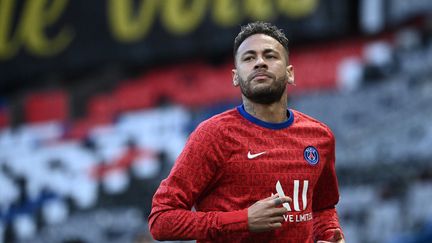 Neymar le 28 avril 2021 sur la pelouse du Parc des Princes.&nbsp; (ANNE-CHRISTINE POUJOULAT / AFP)