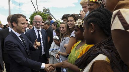 Le président de la République, Emmanuel Macron, en visite au lycée Michel-Rocard à Koné (Nouvelle-Calédonie) le 4 mai 2018.&nbsp;  (LUDOVIC MARIN / AFP)