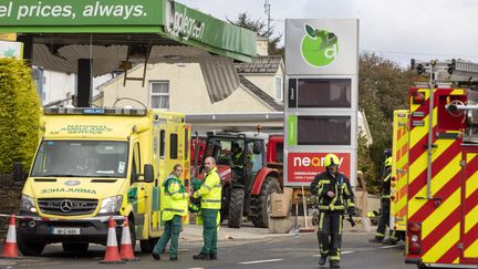 La station-service de&nbsp;Creeslough, dans le nord-ouest de l'Irlande, le 8 octobre 2022, au lendemain de l'explosion qui a fait au moins sept morts. (PAUL FAITH / AFP)