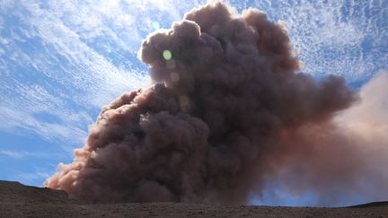 Le volcan Kilauea, l'un des cinq volcans de l'île d'Hawaï (Etats-Unis), est entré en éruption, le 3 mai 2018.&nbsp; (HANDOUT / REUTERS)