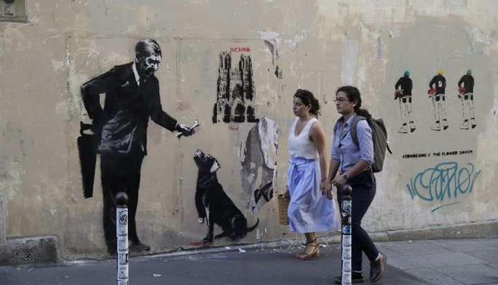 Réçente oeuvre de Banksy dans une  rue de Paris.
 (THOMAS SAMSON / AFP)