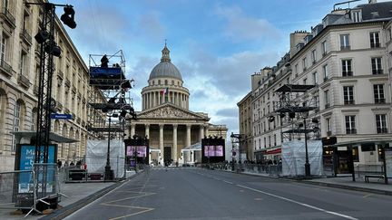 Les derniers préparatifs de la panthéonisation de Missak et Mélinée Manouchian, le 20 février 2024. (PHELINE LELOIR DUAULT / RADIO FRANCE)