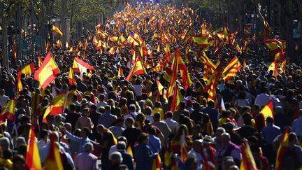 Manifestation des unionistes catalans à Barcelone, le 29 octobre 2017. (PIERRE-PHILIPPE MARCOU / AFP)