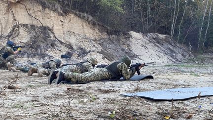 Une séance d’entraînement du "bataillon sibérien", en octobre 2023. (BORIS LOUMAGNE / RADIOFRANCE)