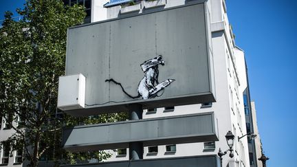 L'oeuvre de Bansky dérobée près du Centre Georges Pompidou à Paris. (AURELIEN MORISSARD / MAXPPP)