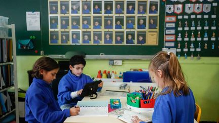 Children in uniform at the Saint-Vincent-de-Paul private school, in Nice, January 12, 2023. (SEBASTIEN BOTELLA / MAXPPP)