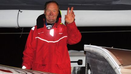 Francis Joyon, ici le 16 décembre, et ses cinq membres d'équipage, ont raflé jeudi 26 janvier, le Trophée Jules Verne, en améliorant de quatre jours le précédent record.  (FRED TANNEAU / AFP)