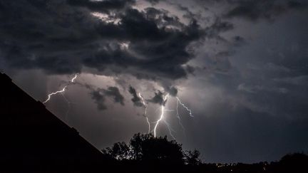 28 départements sont placés en vigilance orange aux orages mercredi 31 juillet au soir. (BRUNO LEVESQUE / MAXPPP)