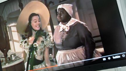 Capture d'écran du film "Autant en emporte le vent", avec Vivien Leigh et Hattie McDaniel. (RICCARDO MILANI / HANS LUCAS / AFP)