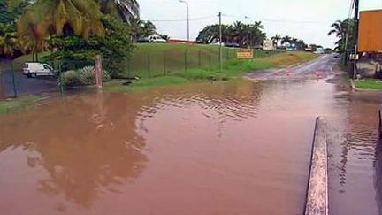 Inondations après des pluies diluviennes en Guadeloupe (4 janvier 2011) (France 2)