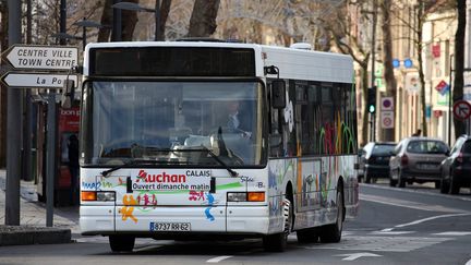 Un bus à Calais (Pas-de-Calais), en décembre 2016. (MAXPPP)