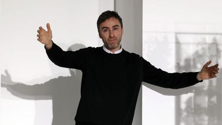 Le styliste belge Raf Simons lors de la fashion week &agrave; Milan (Italie), le 25 f&eacute;vrier 2012. (ALESSANDRO GAROFALO / REUTERS)