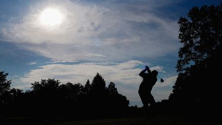 Un golfeur en contre-jour à Saint-Louis (Missouri). (JAMIE SQUIRE / GETTY IMAGES NORTH AMERICA)