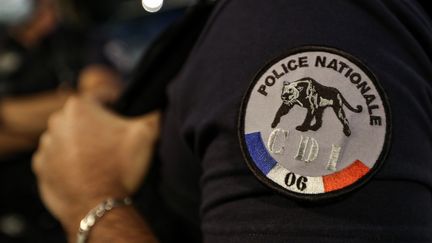 Français et policiers : de l'amour à la défiance