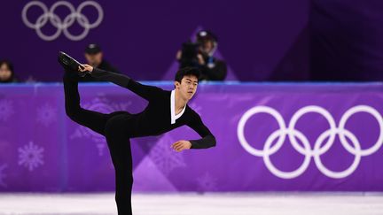 Nathan Chen participe au programme libre de patinage artistique, le 17 février 2018 à Pyeongchang (Corée du Sud). (ARIS MESSINIS / AFP)