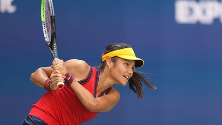 La Britannique Emma Raducanu s'est qualifiée pour sa première demi-finale en majeur après sa victoire face à Belinda Bencic.  (ELSA / GETTY IMAGES NORTH AMERICA / AFP)