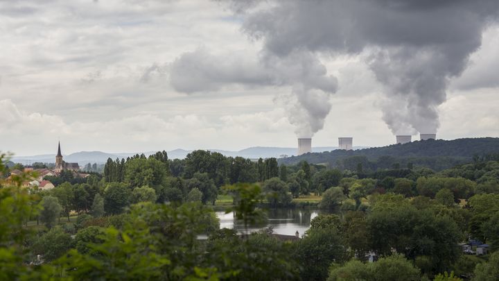 Berg-sur-Moselle dans le département de la Moselle. Le parc nucléaire historique français va être soumis à une rénovation très importante et coûteuse jusqu'en 2028. (Illustration) (MERTEN SNIJDERS / THE IMAGE BANK RF / GETTY IMAGES)