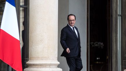 Crise policière : "je recevrai les organisations de policiers", déclare François Hollande