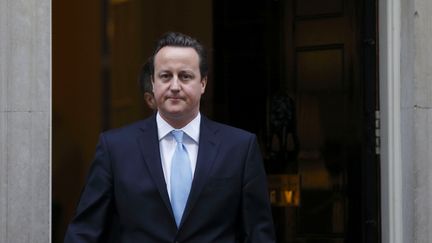 Le Premier ministre britannique, David Cameron, quitte le 10 Downing Street &agrave; Londres (Royaume-Uni), le 9 janvier 2013. (JUSTIN TALLIS / AFP)