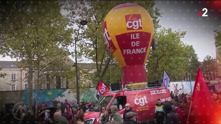 Pénurie de carburant : la CGT adopte la stratégie du blocage (France 2)