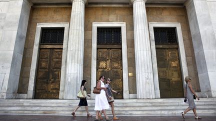 Devant la Banque de Gr&egrave;ce, &agrave; Ath&egrave;nes, le 9 juillet 2014. (ALKIS KONSTANTINIDIS / REUTERS)