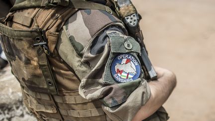 Un soldat fran&ccedil;ais de l'op&eacute;ration Sangaris, le 4 juin 2014, &agrave; Bangui (Centrafrique). (MARCO LONGARI / AFP)