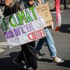 Une pancarte dans une manifestation pour le climat, le 9 mai 2021, à Paris.&nbsp; (JACOPO LANDI / HANS LUCAS / AFP)