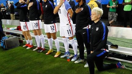 En 2016, Megan Rapinoe avait posé le genou à terre lors de l'hymne américain. (KEVIN C. COX / GETTY IMAGES NORTH AMERICA)