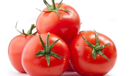 Dans 10 ou 15 ans, mangerons-nous des tomates enrichies à la vitamine D ? Des chercheurs y travaillent mais la question va relancer le débat sur la commercialisation des OGM. (Illustration) (ALI MADKHALI / EYEEM / GETTY IMAGES)