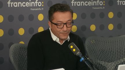 Kamal Redouani est l'auteur du documentaire "Djihadistes français : la part du monstre" diffusé ce soir sur France 5. (DAILYMOTION / FRANCETV INFO)