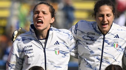 Elena Linari (à gauche) lors du match amical contre la Colombie, à Rome, le 11 avril 2023. (AFP)