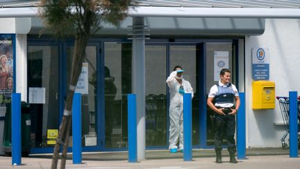 Le supermarché Leclerc où une femme a agressé deux personnes au cutter en criant "Allah Akbar", à la Seyne-sur-mer (Var), le 17 juin 2018.&nbsp; (BERTRAND LANGLOIS / AFP)